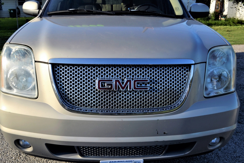 concession-auto-ESCRAGNOLLES-min_gmc-yukon-truck-grill-2828425